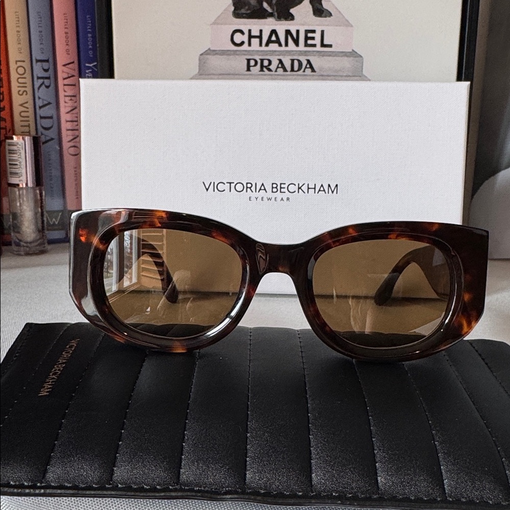 Victoria Beckham Brown Sunglasses / Full Inclusion